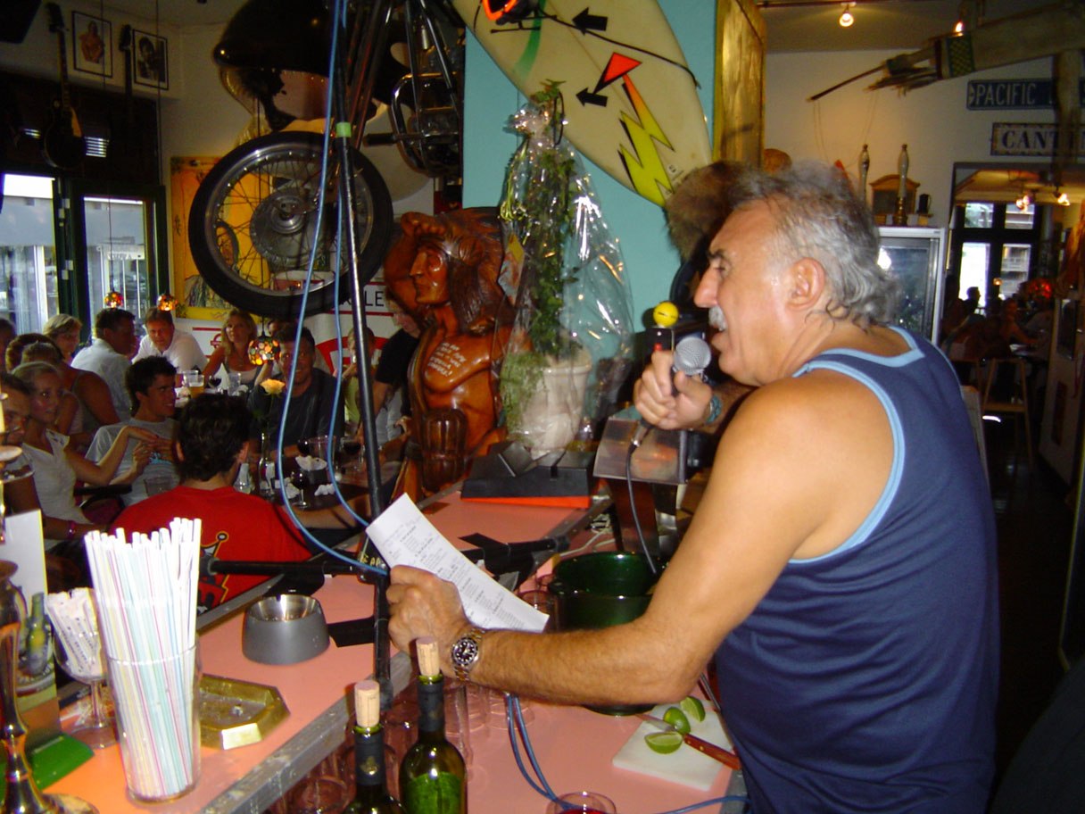 Mickey dirigerer publikum